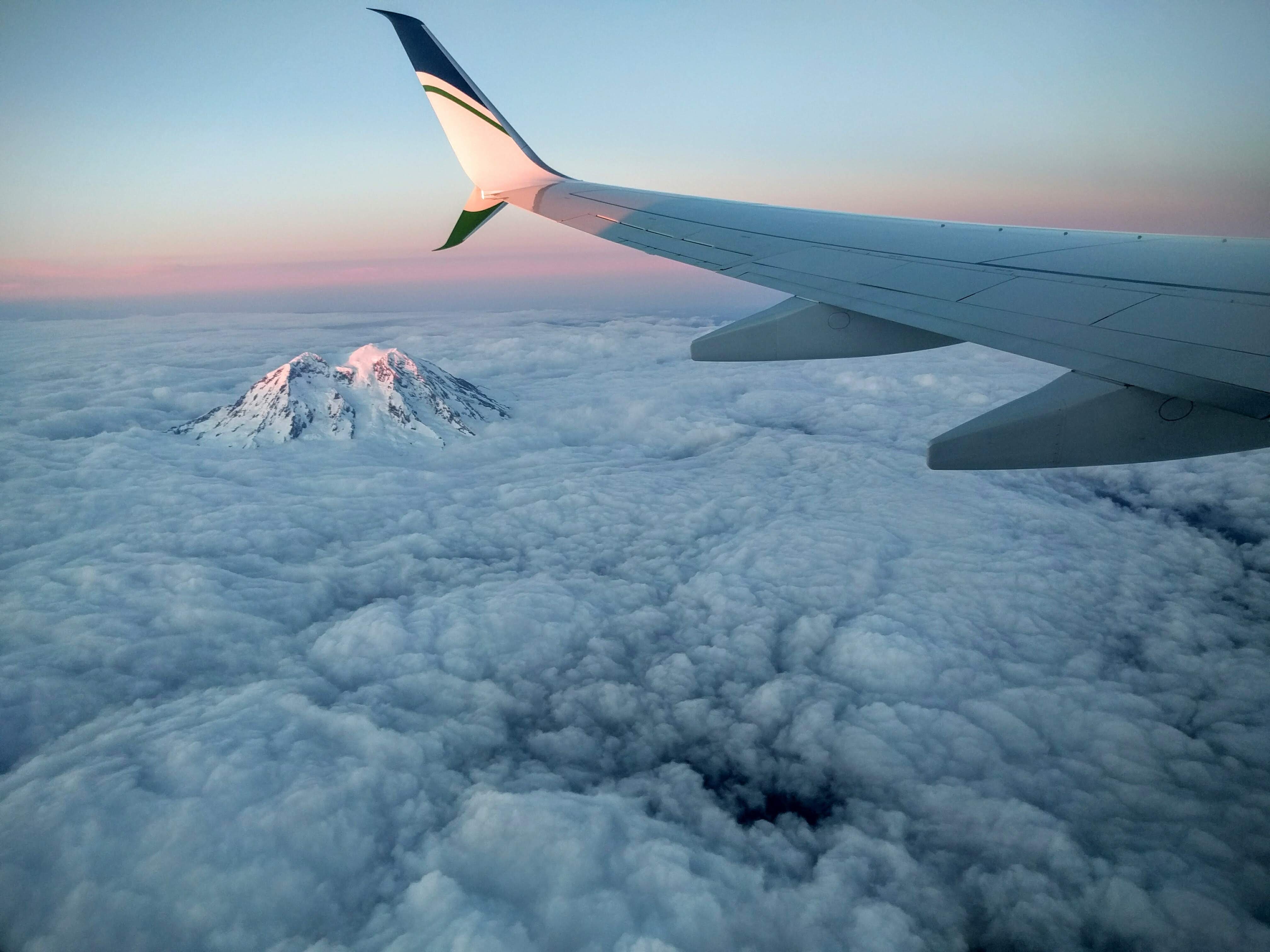 Airplane mt rainier 2 (1)